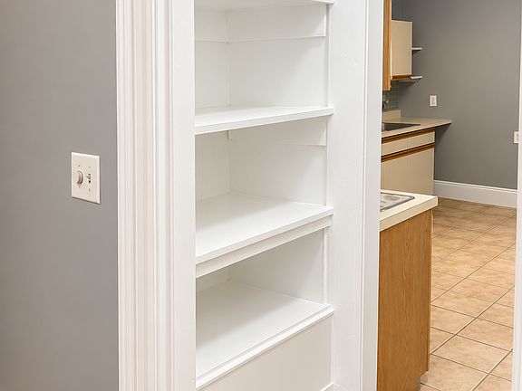 5th image of 670 E 6th St #3