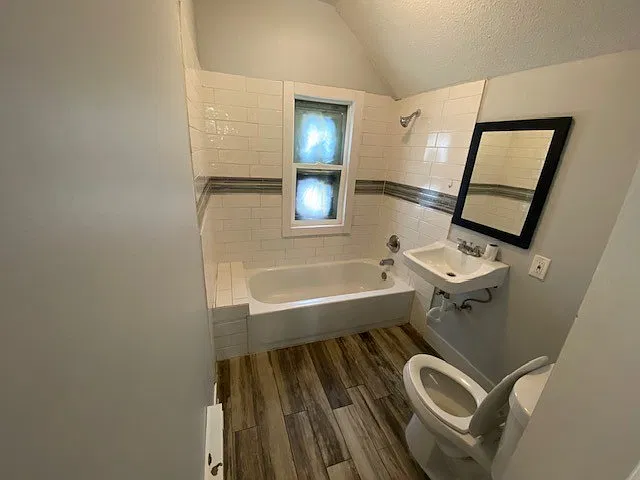 Upper — Photo 2