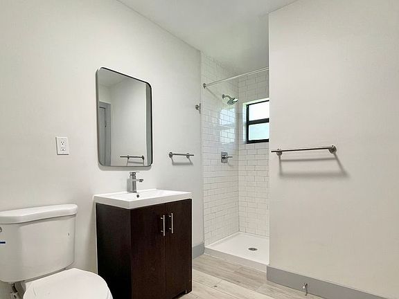 4th image of 405 NW 37th St APT 5A