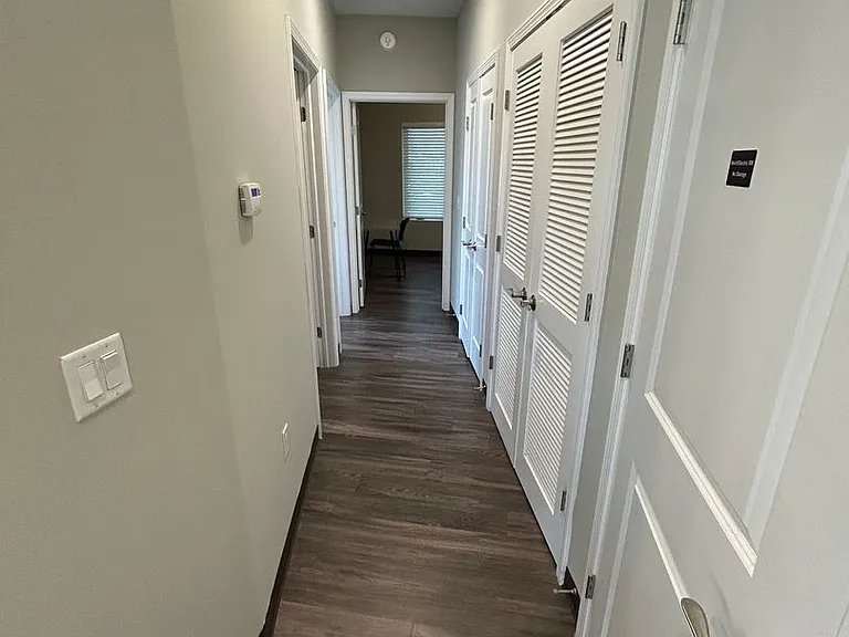 302 E Clark St — Photo 12