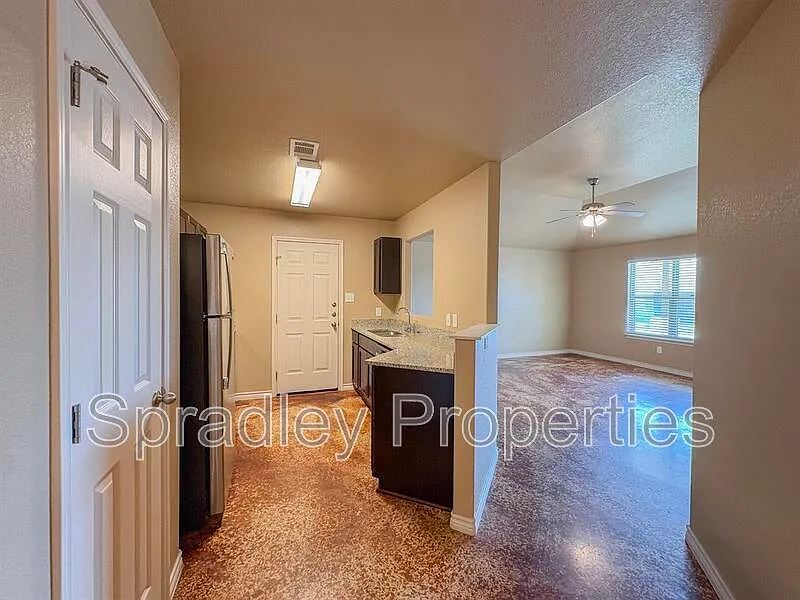 3 bed, 2.0 bath, 1293 sqft, $1,395 — Photo 3