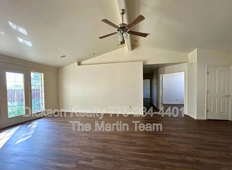 1227 Green Valley Dr — Photo 3