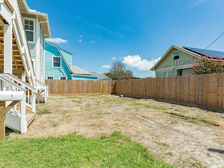 3228 Avenue R #1 — Photo 25