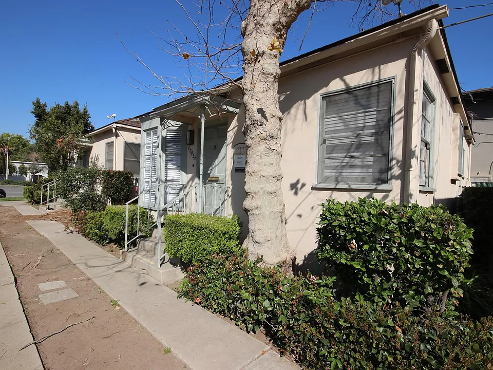 2045 Huntington Dr #1/2