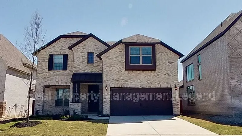 4 bed, 2.5 bath, 2500 sqft, $2,700 — Photo 2