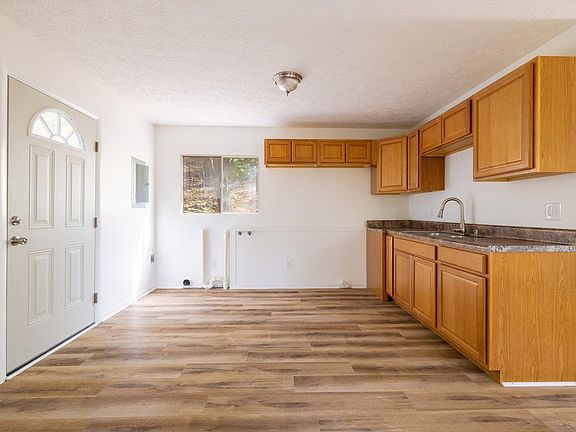 3rd image of 184 Rocky Mountain Ln