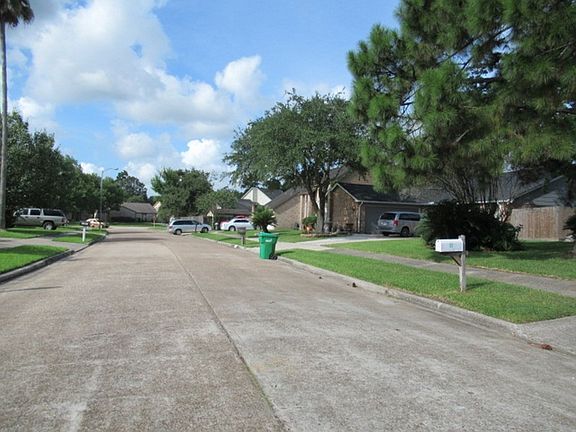 4th image of 20011 Dawn Mist Dr
