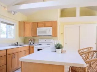 10 Maple Rd, Woodacre, CA 94973