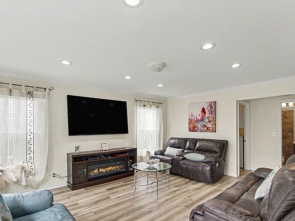 2nd image of 1709 Liberty Ct