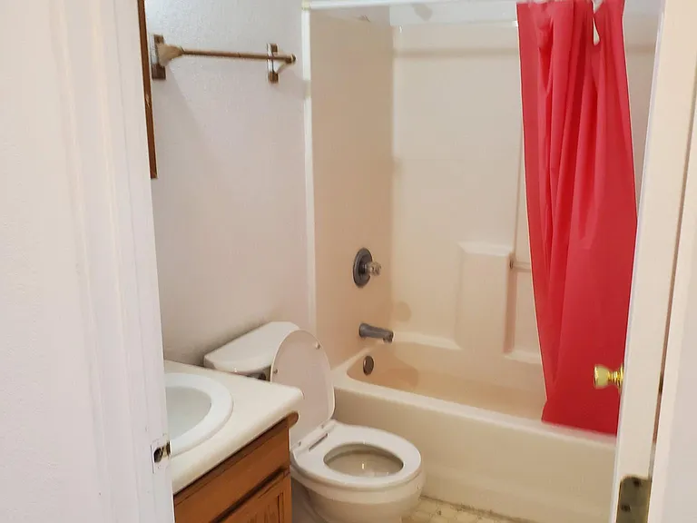 570 E Kipp Ave — Photo 6