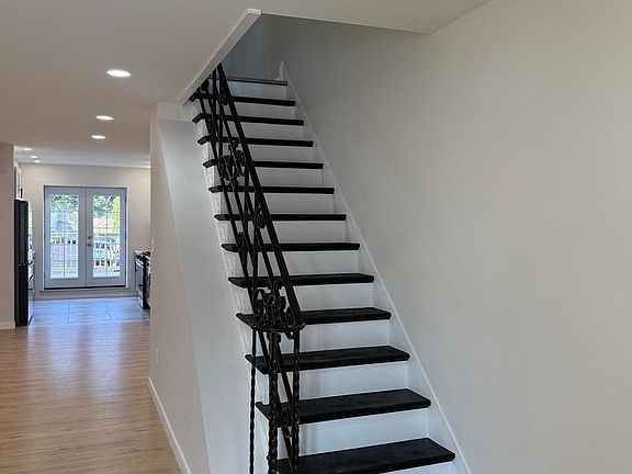 3rd image of 133 W Godfrey Ave