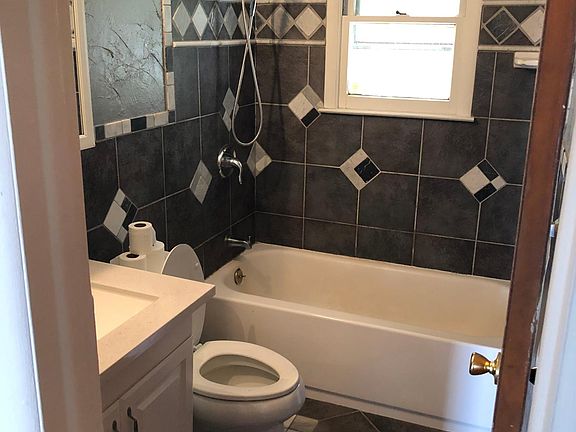 5th image of 1425 S Lowell Blvd