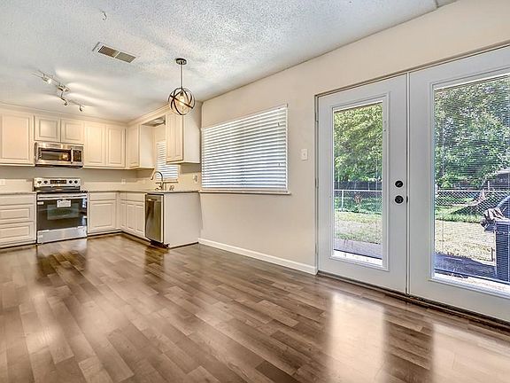3rd image of 502 W Ferndale Ln
