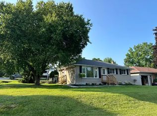 300 Lindan Ave #1A, Selwyn, ON K9L 1K6