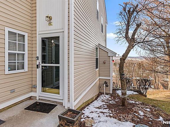 4th image of 124 Ridge Dr