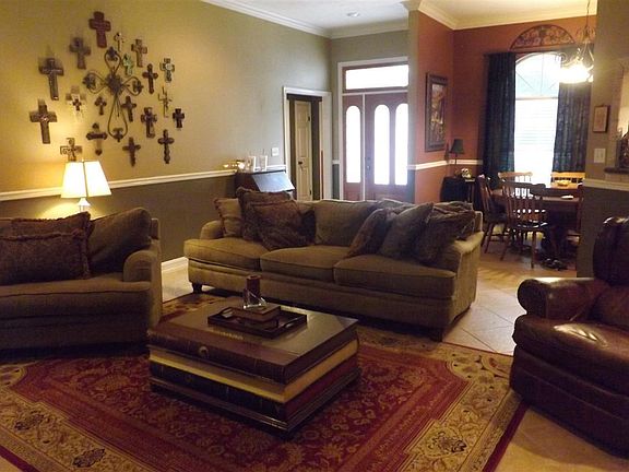 5th image of 155 Norwood Dr