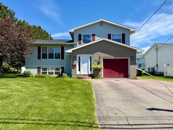 18 Fletcher Dr, Amherst, NS B4H 4M4