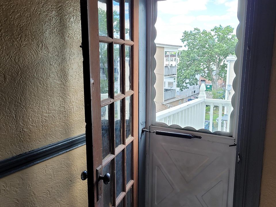 2nd image of 11 Landor Rd Floor 3