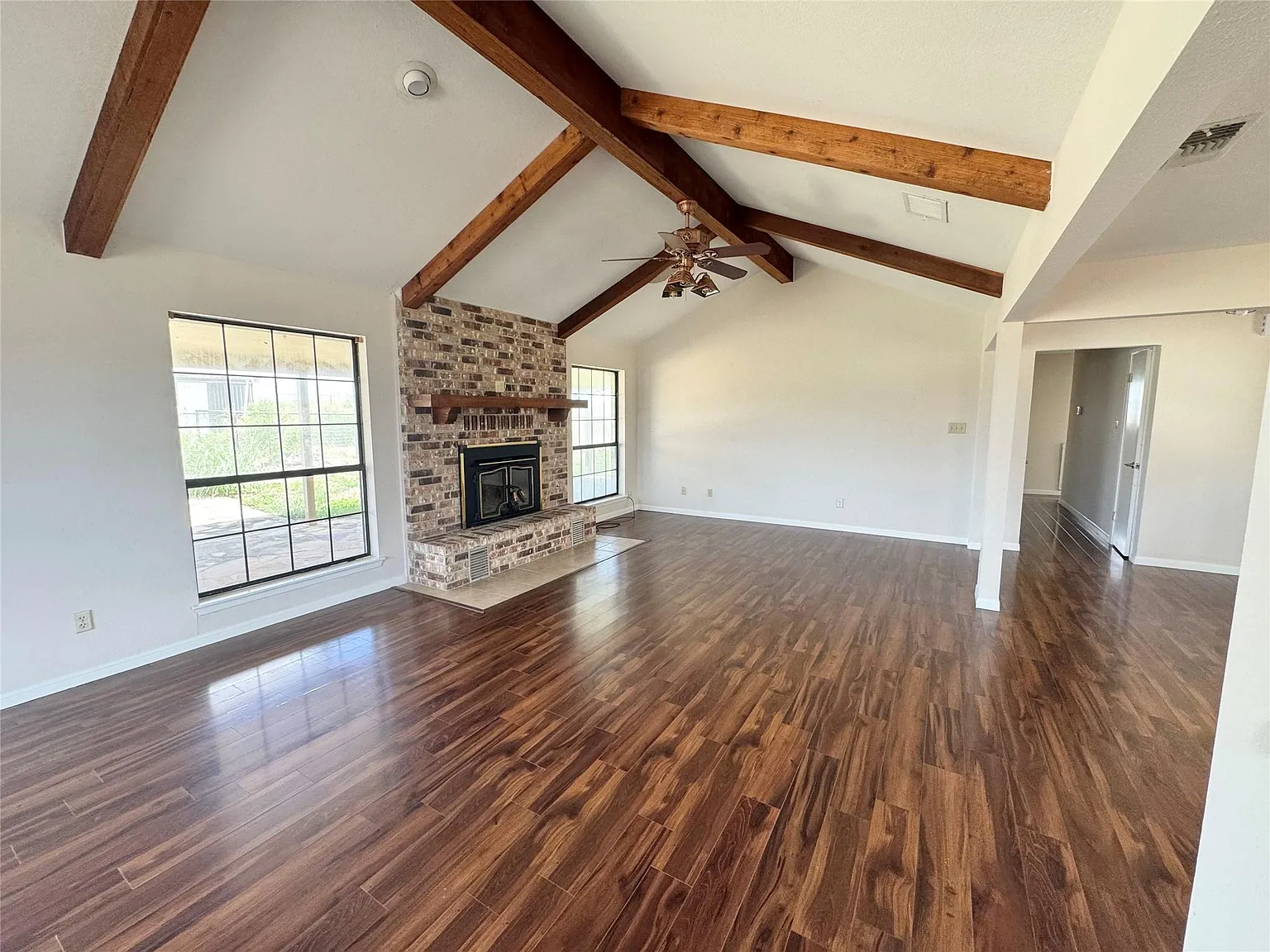 3 bed, 2.0 bath, 1831 sqft, $1,960 — Photo 4