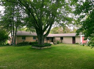 28143 Springbrook Dr, Lawton, MI 49065