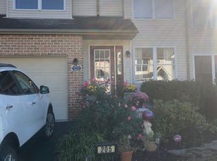 205 Ridings Cir, Macungie, PA 18062