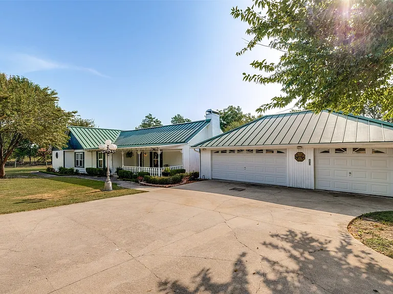 1020 Winningkoff Rd — Photo 2