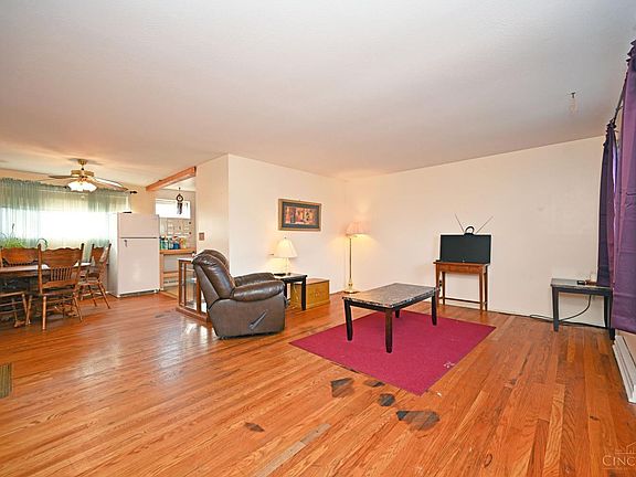 4th image of 21 Japonica Dr