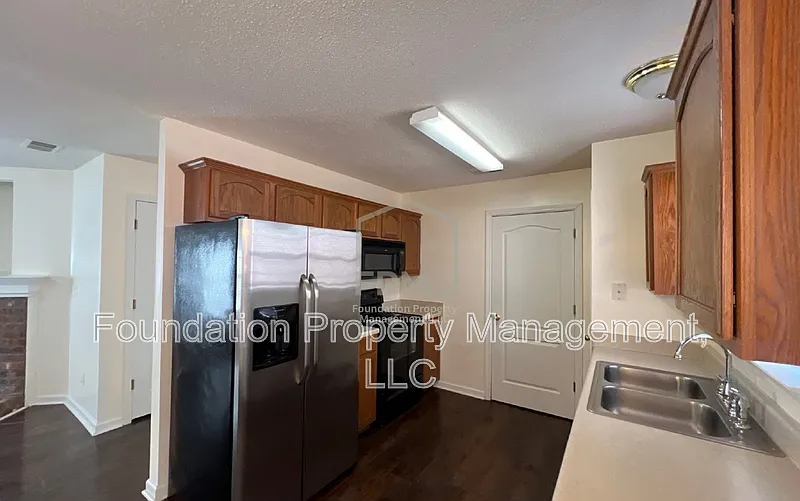 3 bed, 2.0 bath, 1417 sqft, $1,750 — Photo 4