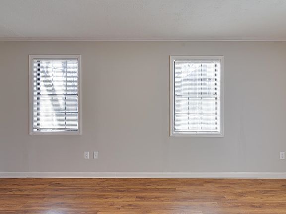 3rd image of 950 Parkhaven Ln