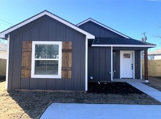 418 E 5th St, Bonham, TX 75418