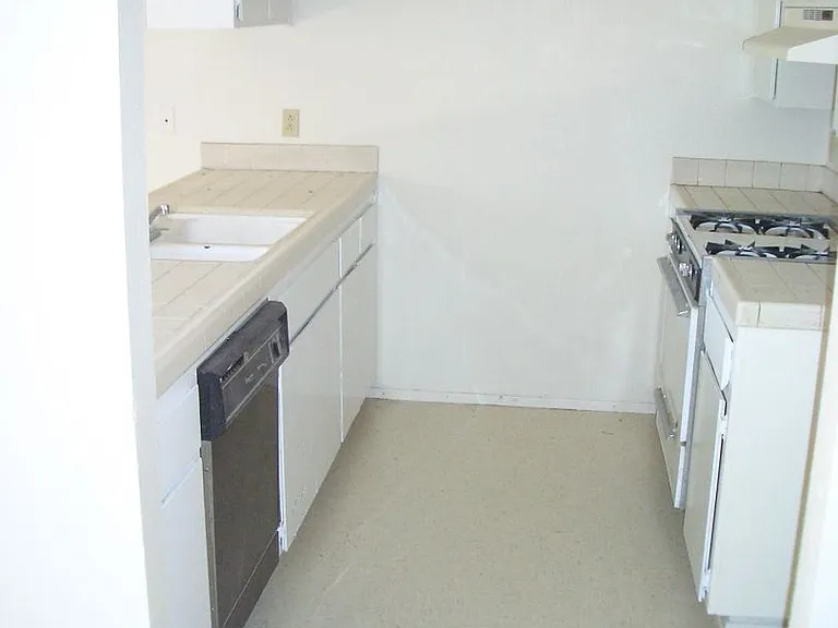 141 S B St — Photo 2