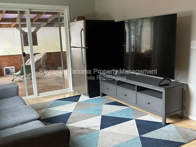 1302 E 40th St #5 — Photo 11