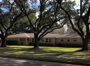 620 Cannan Dr, Angleton, TX 77515