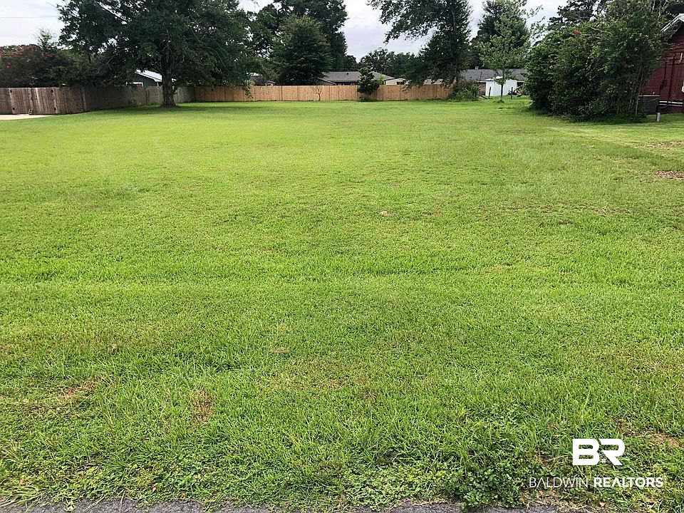 1st image of Riverwood Dr E