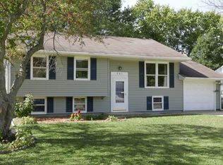 901 Maplepark Dr, Champaign, IL 61821