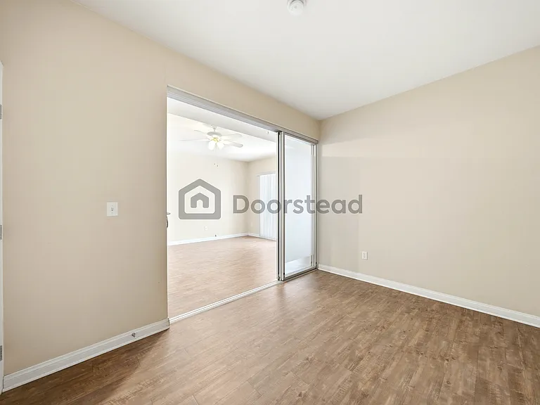 450 J St #5101 — Photo 28