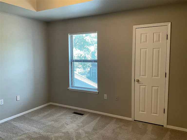 2236 W Quantico St — Photo 25
