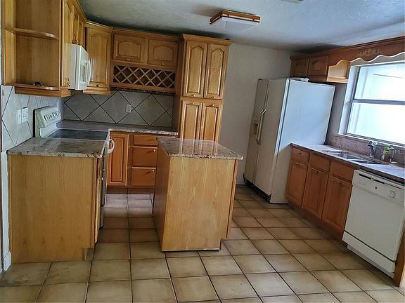 4th image of 6713 Amundson St