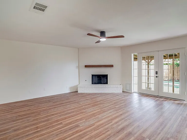 606 Splitrock St — Photo 4