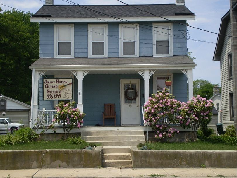Front of house June '07 with nice rhodoendrons