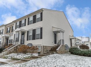 212 Oxford Oak Dr, Blacklick, OH 43004