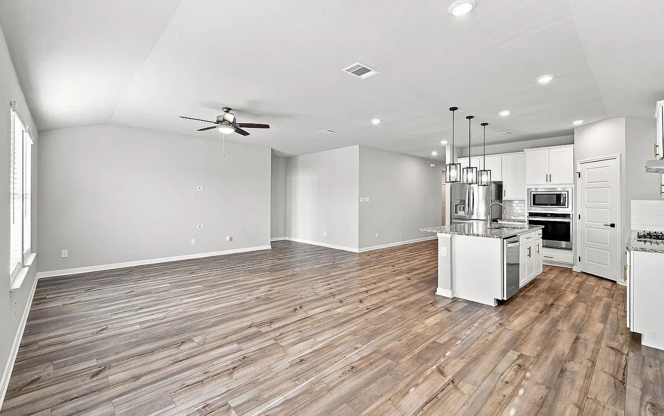 4 bed, 2069 sqft, $3,500 — Photo 4