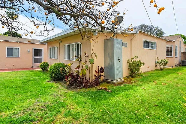 Studio, 300 sqft, $1,950 — Photo 1