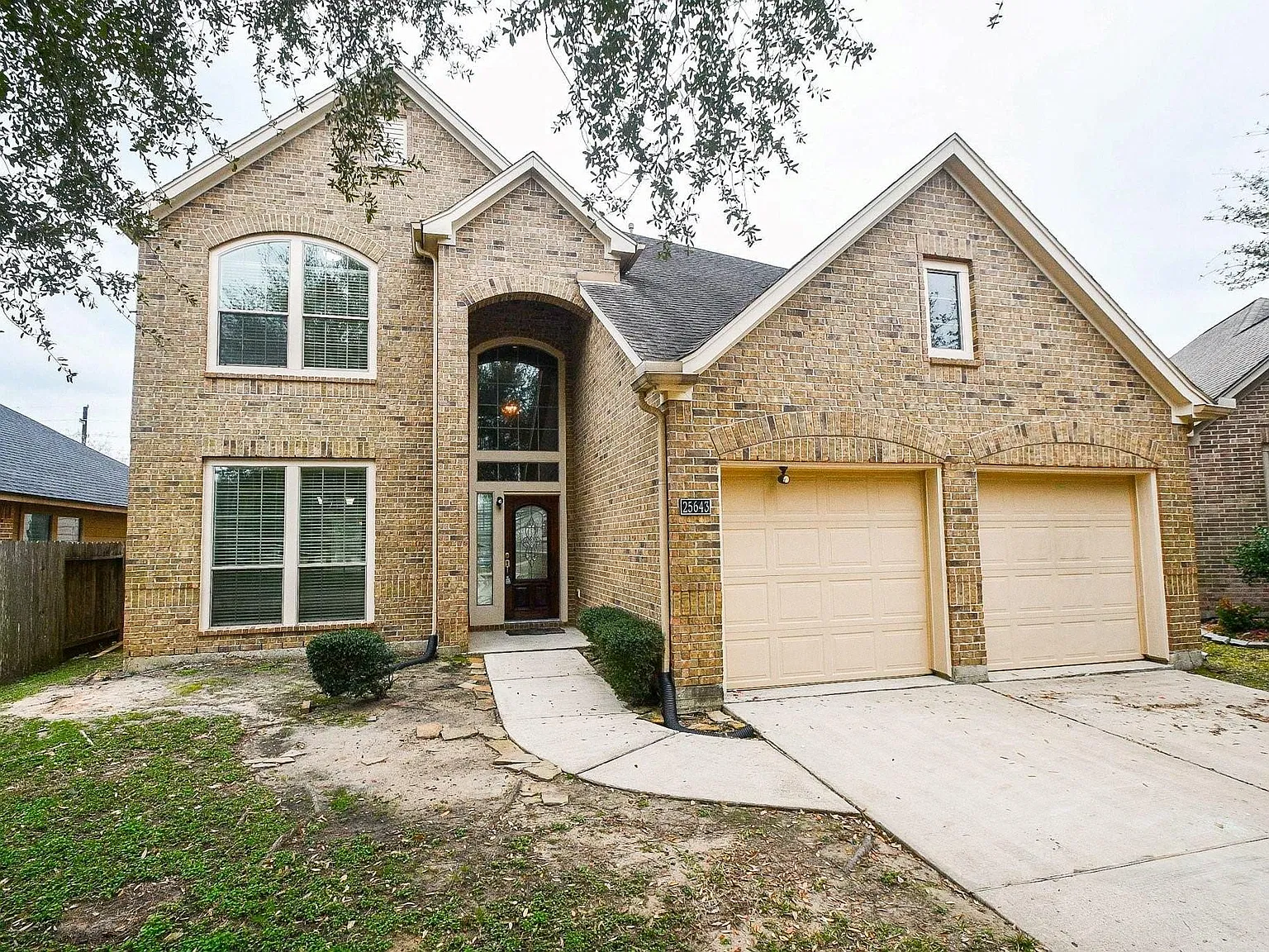 4 bed, 2.5 bath, 2712 sqft, $2,500 — Photo 1