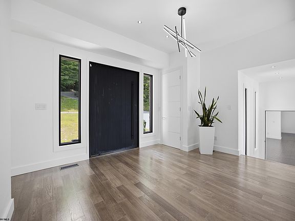 4th image of 447 Rockley Rd