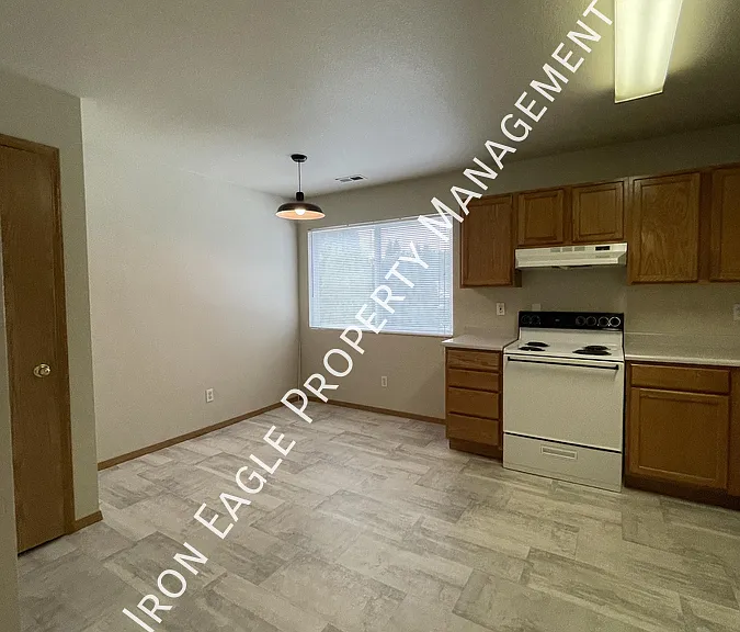 251 S Hawthorne Ave #A — Photo 3