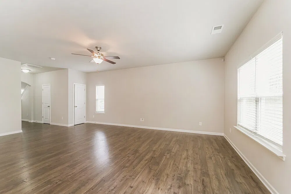 4 bed, 2.5 bath, 2054 sqft, $2,410 — Photo 4