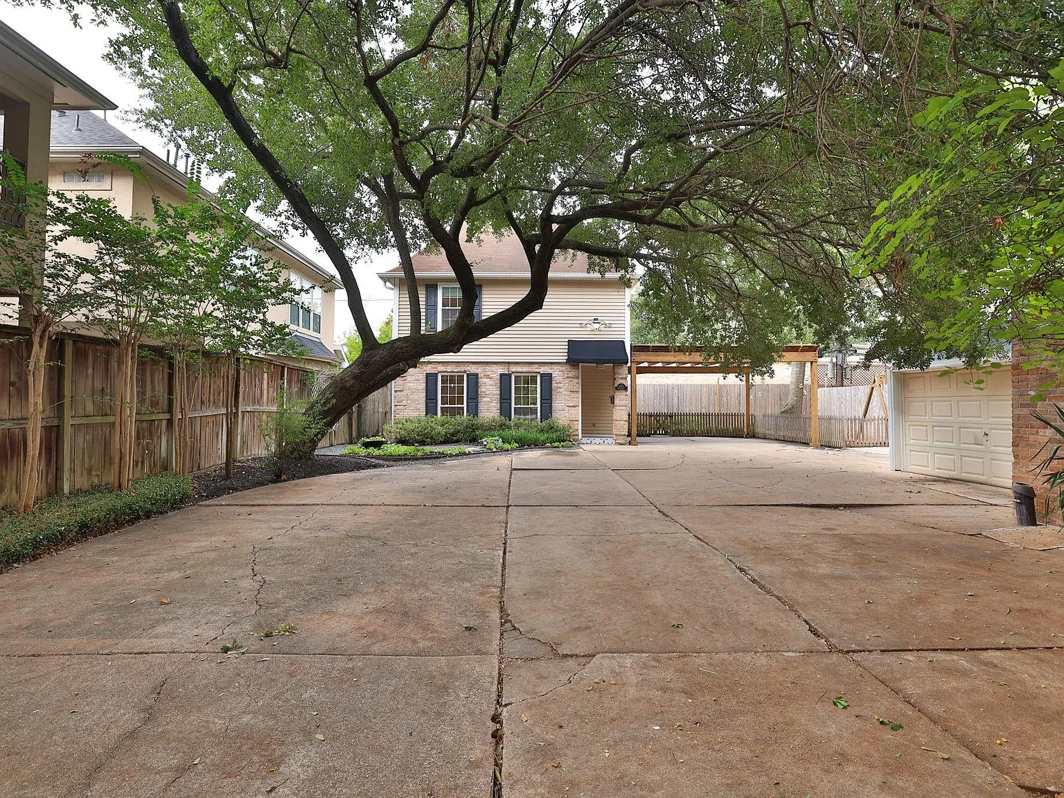 2 bed, 2.5 bath, 1175 sqft, $2,200 — Photo 4