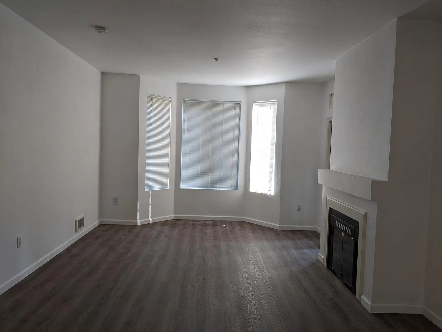 2 bed, 1097 sqft, $3,600 — Photo 2