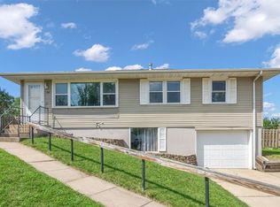 98 33rd Ave SW, Cedar Rapids, IA 52404